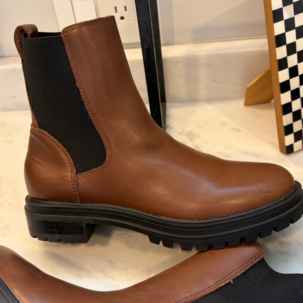 NWOT - Madewell: The Bradley Chelsea Lugsole - Picture 5 of 6